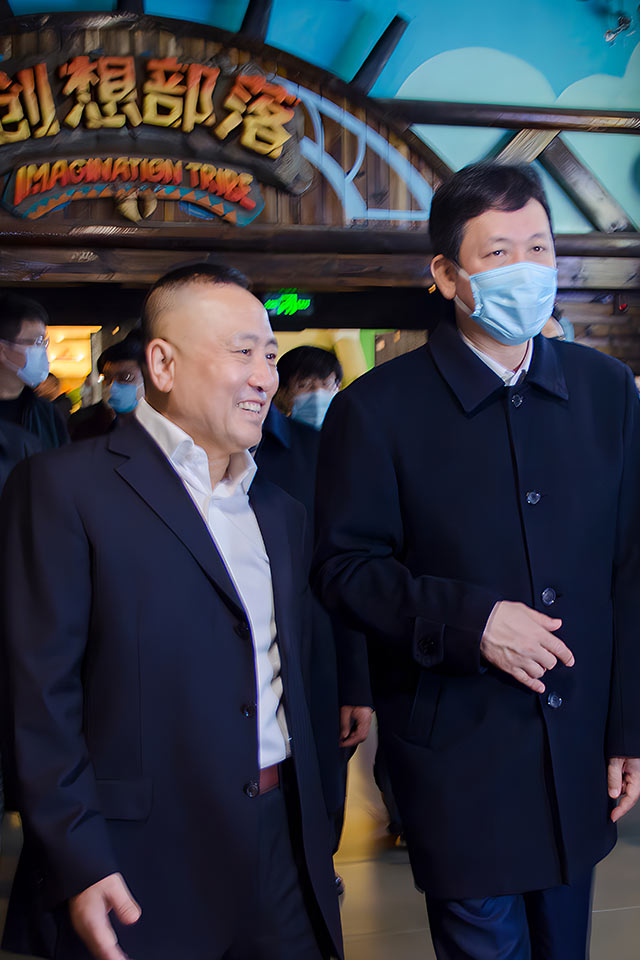 辽宁省副省长靳国卫参观调研尊龙凯时集团旗下海蓝星梦幻城